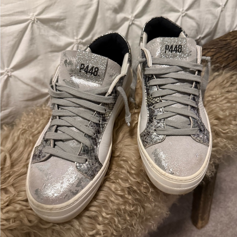 P448 White and Gray Textured Sneakers